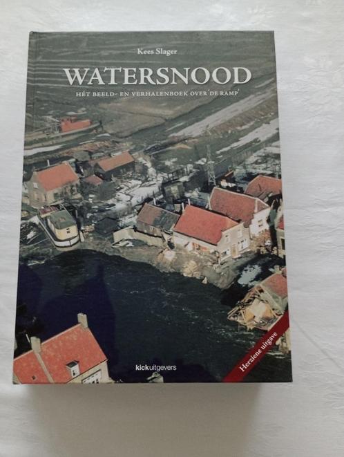 WATERSNOOD Hét beeld- en verhalenboek over 'De Ramp', Boeken, Geschiedenis | Stad en Regio, Zo goed als nieuw, 20e eeuw of later