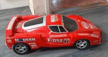 Grote afstandbestuurbare auto beschikbaar voor biedingen