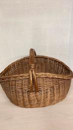 Mand, Huis en Inrichting, Woonaccessoires | Schalen en Manden, Ophalen of Verzenden, Zo goed als nieuw, Rond, Riet