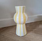 Gele gestreepte vaas holly leenbakker, Huis en Inrichting, Woonaccessoires | Vazen, Geel, Aardewerk of Porselein, Ophalen of Verzenden