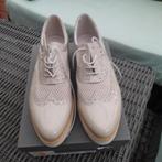 Dames veterschoen beige lak. Merk nero giardini, Ophalen, Nieuw, Beige, Sneakers of Gympen