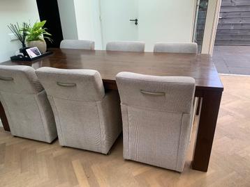 6 persoons eettafel hout robuust bruin 225 x 110 cm beschikbaar voor biedingen
