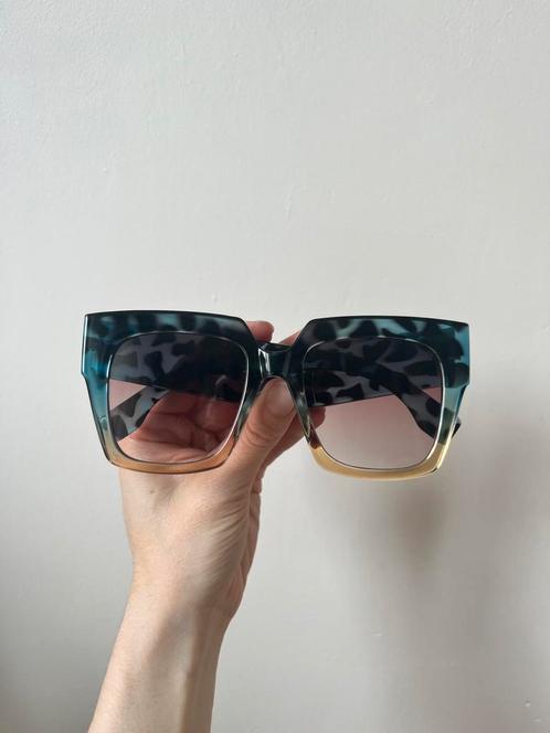 Grote blauw/zwart tortoise zonnebril. Retro 00s vintage, Sieraden, Tassen en Uiterlijk, Zonnebrillen en Brillen | Dames, Zo goed als nieuw
