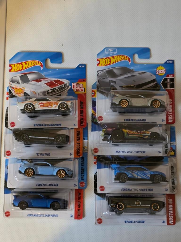 Hotwheels setje Mustangs, Hobby en Vrije tijd, Modelauto's | Overige schalen, Ophalen of Verzenden, Auto