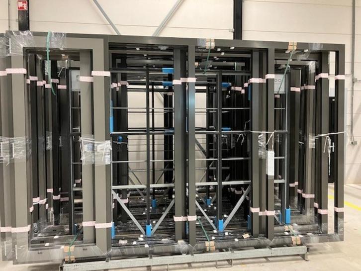Partijverkoop aluminium kozijnen met glas, Doe-het-zelf en Verbouw, Kozijnen en Schuifpuien, Zo goed als nieuw, Raamkozijn, Aluminium