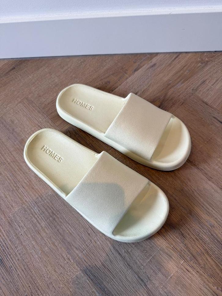 Nieuw licht geel slippers flipflops badslippers 39 40 zomer, Kleding | Dames, Schoenen, Nieuw, Slippers, Geel, Ophalen of Verzenden