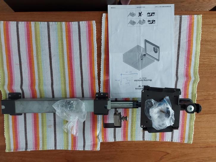 ophangbeugel Kesseböhmer met tv (HKC 15,6") caravan/camper, Caravans en Kamperen, Caravan accessoires, Zo goed als nieuw, Ophalen