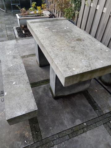Gratis Stenen Tuinset - Tafel & Banken beschikbaar voor biedingen
