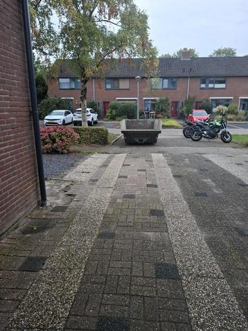 Gratis bestrating klinkers en grindtegels beschikbaar voor biedingen