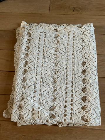 Handgehaakte sprei 210 x 190 cm beschikbaar voor biedingen