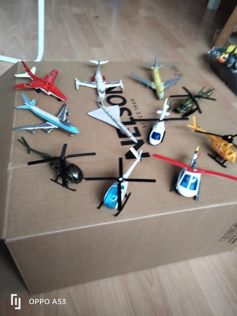 16 Vliegtuigen en helikopters, Ophalen of Verzenden