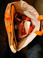 Tas vol met Oranje artikelen, Ophalen, Oranje of Koningsdag