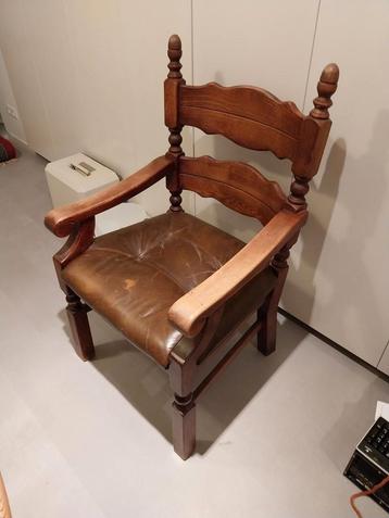 Vintage fauteuil met lederen zitting beschikbaar voor biedingen
