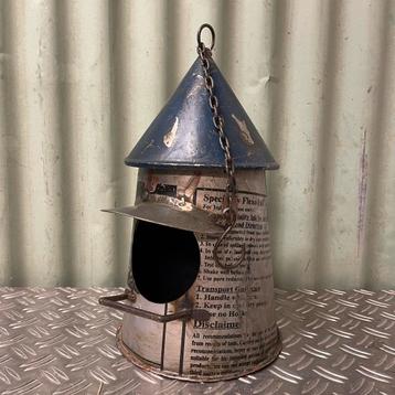 Vogelhuisje van gerecycled blik  beschikbaar voor biedingen