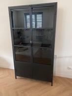Zwarte metalen vitrine kast, Ophalen, 100 tot 150 cm, Zo goed als nieuw, 150 tot 200 cm