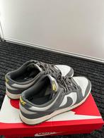 Nike Dunk Low Sneakers
Origineel 42.5 Uniek, Ophalen of Verzenden