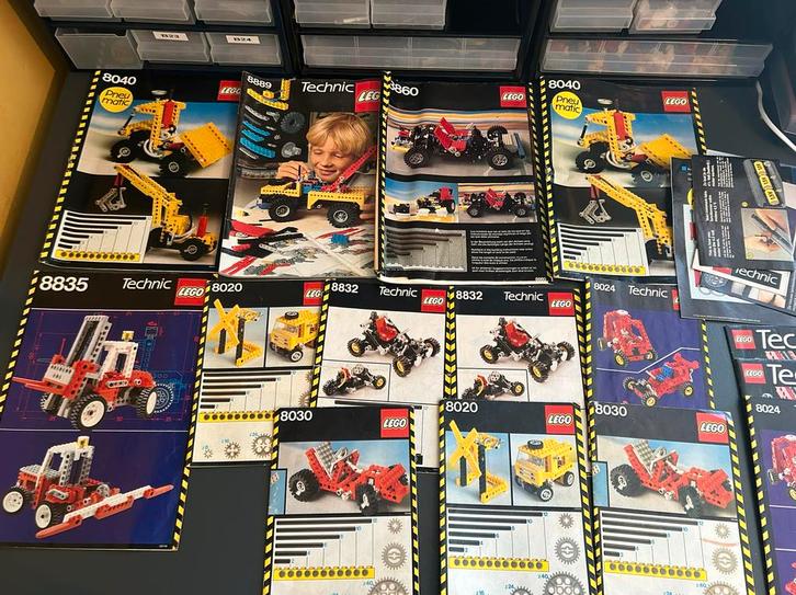 Lego technic instructie boekjes, Kinderen en Baby's, Speelgoed | Duplo en Lego, Zo goed als nieuw, Ophalen of Verzenden