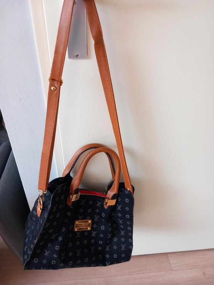 Zwarte Handtas Louis vuitton, Sieraden, Tassen en Uiterlijk, Tassen | Damestassen, Zo goed als nieuw, Handtas, Zwart, Ophalen of Verzenden