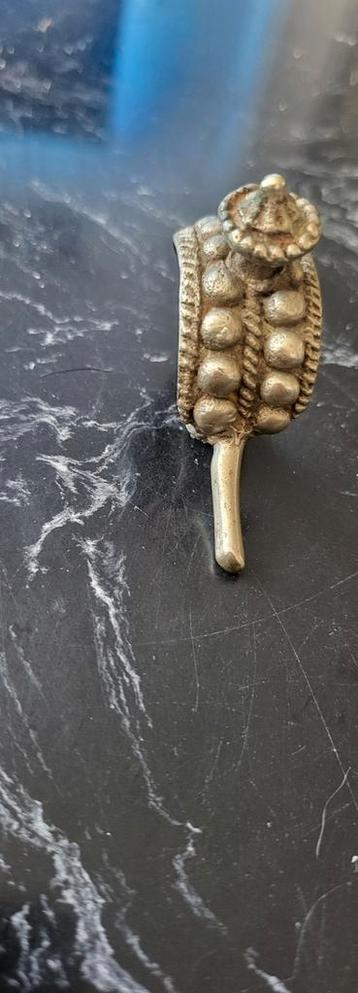 Indiase teen ring beschikbaar voor biedingen