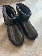 Ugg zwarte laarzen met metallic laag, maat 39, Kleding | Dames, Schoenen, Ophalen of Verzenden, Zo goed als nieuw, Zwart, Lage of Enkellaarzen