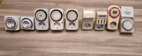 9  tijdschakelaars voor stopcontacten 3 Digitaal., Doe-het-zelf en Verbouw, Elektra en Kabels, Zo goed als nieuw, Stopcontact