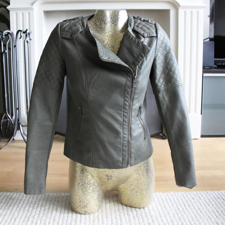 Mooie Eksept Leather Look Jas (XS) € 35,-, Kleding | Dames, Jassen | Zomer, Zo goed als nieuw, Maat 34 (XS) of kleiner, Overige kleuren