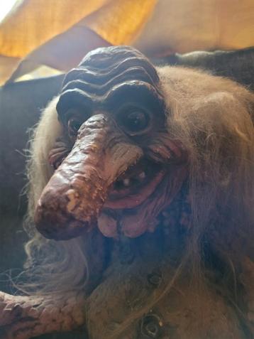 Scandinavische Troll met Stok beschikbaar voor biedingen