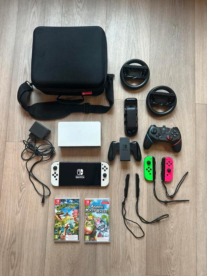 Nintendo Switch OLED - incl. accessoires & spellen!, Spelcomputers en Games, Spelcomputers | Nintendo Switch, Zo goed als nieuw