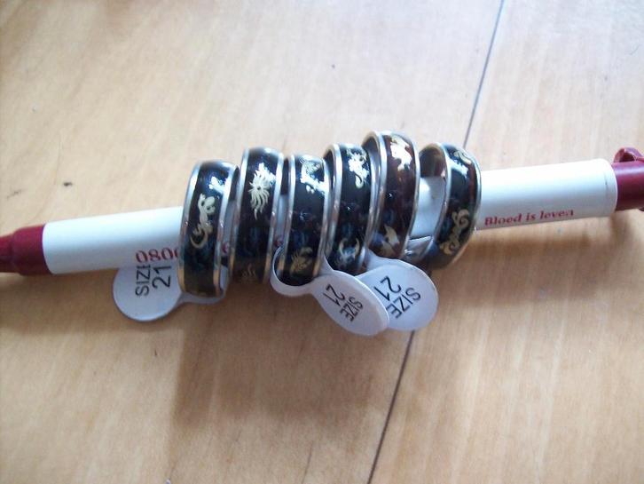 63 Moodringen verschillende maten in 1 koop, Sieraden, Tassen en Uiterlijk, Ringen, Nieuw, Dame of Heer, 17 tot 18, Overige kleuren