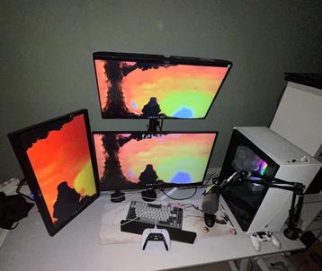  Full PC Setup te koop - 3 Schermen, Mechanisch Toetsenbord beschikbaar voor biedingen