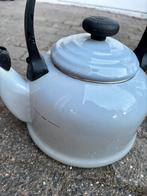 Lichtblauwe Le Creuset fluitketel (2,1 liter), 2 liter of meer, Ophalen of Verzenden, Gebruikt, Draadloos