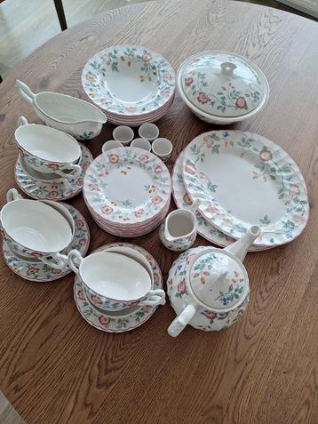 Diverse servies collectie chartwell. beschikbaar voor biedingen