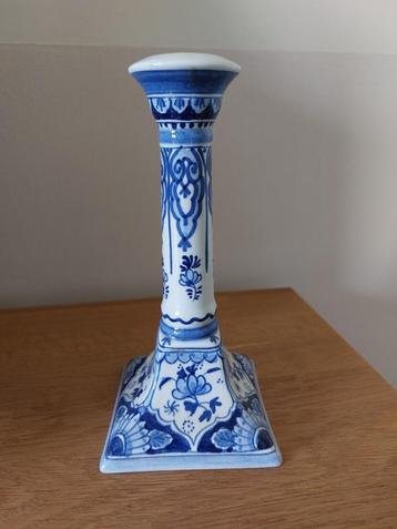 Rijk versierde kandelaar (Delfts blauw) beschikbaar voor biedingen