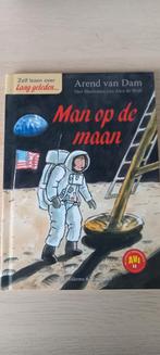 Arend van Dam - De man op de maan, Boeken, Ophalen of Verzenden, Arend van Dam, Fictie algemeen, Zo goed als nieuw