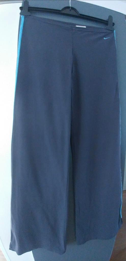 Nike sport broek mt. M, Kleding | Dames, Sportkleding, Zo goed als nieuw, Fitness of Aerobics, Maat 38/40 (M), Grijs, Verzenden