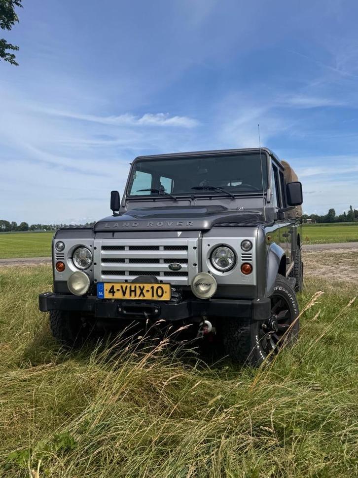 Land Rover Defender 130 Crewcab DC 4WD 2010 btw automobiel, Auto's, Bestelauto's, Particulier, 4x4, Airbags, Airconditioning, Apple Carplay