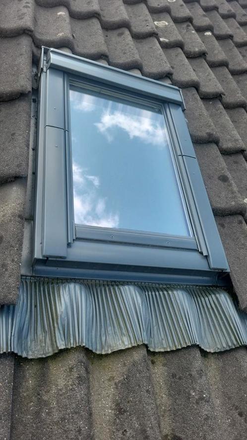 Velux dakraam GGU CK02 beschikbaar vanaf ong 25-8-2025, Doe-het-zelf en Verbouw, Glas en Ramen, Zo goed als nieuw, Dakraam, Minder dan 80 cm