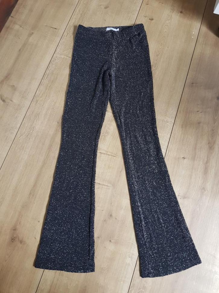 Costes Basic Glitter Broek Maat L flair pijpen zwart zilver, Kleding | Dames, Broeken en Pantalons, Zo goed als nieuw, Maat 42/44 (L)
