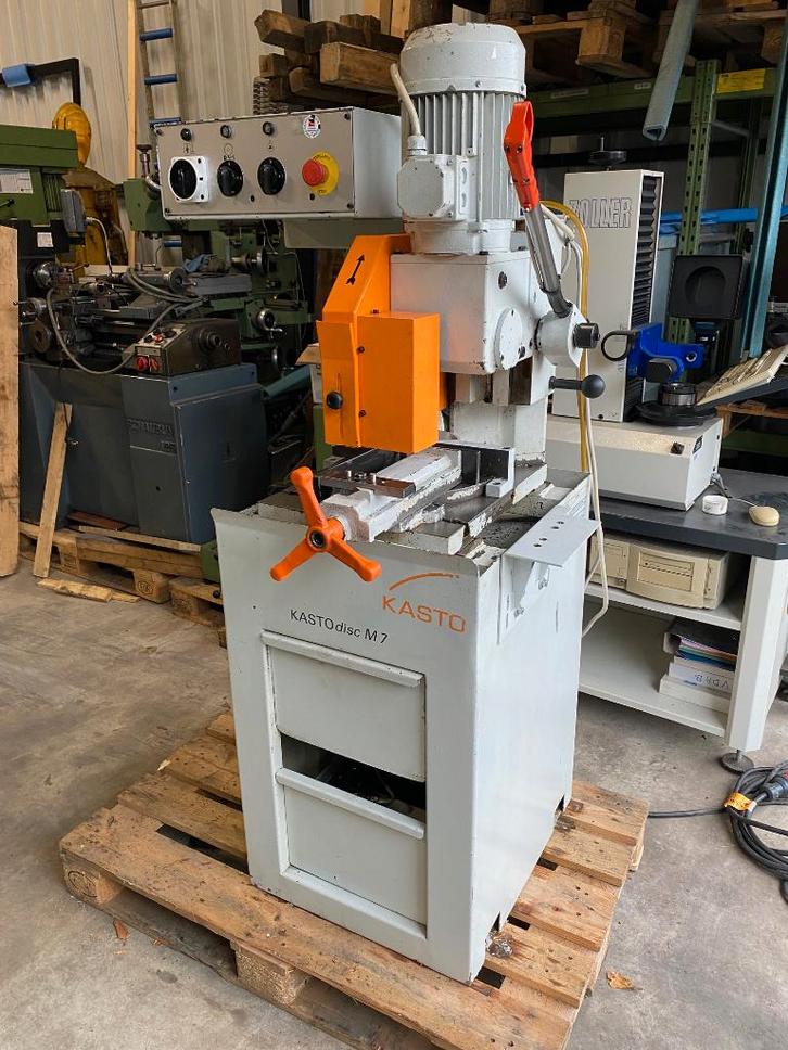 Kasto M7 zaagmachine met rollenbaan, Doe-het-zelf en Verbouw, Gereedschap | Zaagmachines, Gebruikt, Afkortzaag, 1200 watt of meer