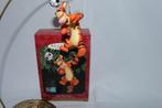Tigger plays soccer Hallmark Keepsake ornament 1999 kerst, Verzamelen, Ophalen of Verzenden, Winnie de Poeh of vrienden, Nieuw