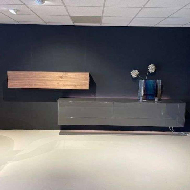 Hülsta Gentis wandkast showroommodel, Huis en Inrichting, Kasten | Wandmeubels, Zo goed als nieuw, Minder dan 100 cm, 300 cm of meer