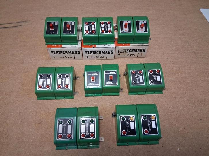 Fleischman 6920 tm 6928 schakelaars 16 x bijna nieuwstaat., Hobby en Vrije tijd, Modeltreinen | H0, Zo goed als nieuw, Rails, Gelijkstroom