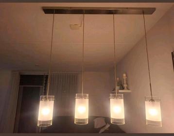 Hanglamp met 4 melkglazen kelken beschikbaar voor biedingen