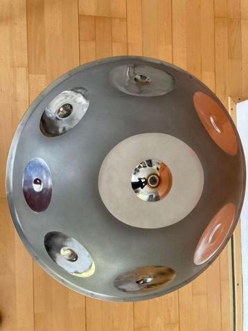 Handpan van RVS met originele HANG-stemming – E.C.S. Steeldr beschikbaar voor biedingen