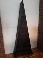 Balinese vintage piramide ladenkast 176 cm hoog 70 cm breed, Gebruikt, Ophalen