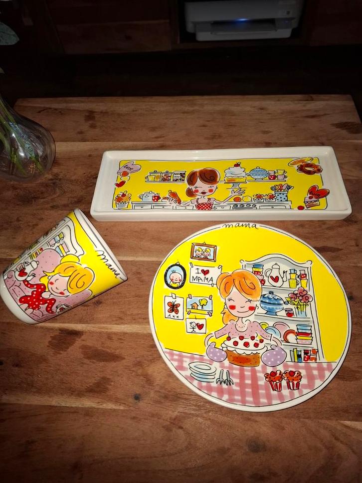 Mama Servies: Bord, Mok & Cakeschaal, Huis en Inrichting, Keuken | Servies, Gebruikt, Bord(en), Overige stijlen, Aardewerk, Ophalen of Verzenden