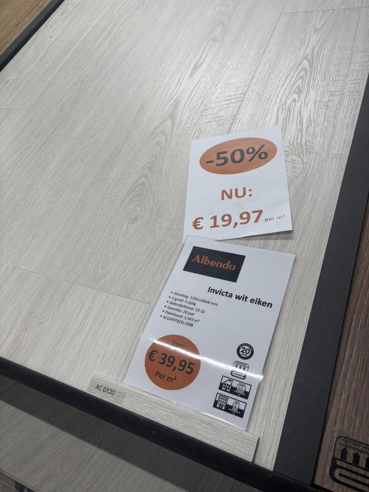 Waterbestendig Laminaat Invicta wit 8mm €19,97m2, Huis en Inrichting, Stoffering | Vloerbedekking, Nieuw, Laminaat, Wit, Crème