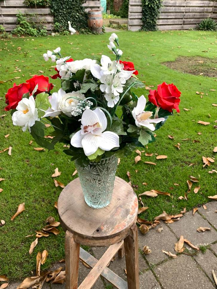Kunstbloemen met vaas, Huis en Inrichting, Woonaccessoires | Kunstplanten en Kunstbloemen, Zo goed als nieuw, Binnen, Ophalen of Verzenden