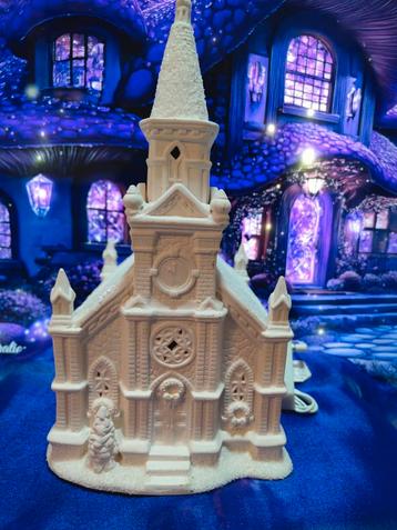 Een prachtig beeld van een kerk. met licht. beschikbaar voor biedingen