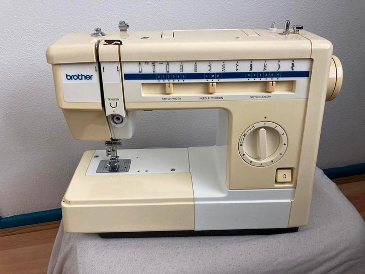 Defecte Brother naaimachine, Hobby en Vrije tijd, Naaimachines en Toebehoren, Gebruikt, Naaimachine, Brother, Ophalen of Verzenden